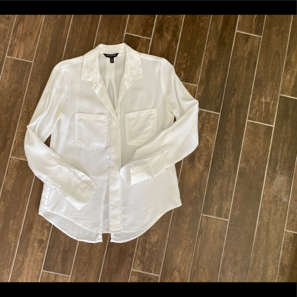 Banana Republic Classic White Button Down Shirt